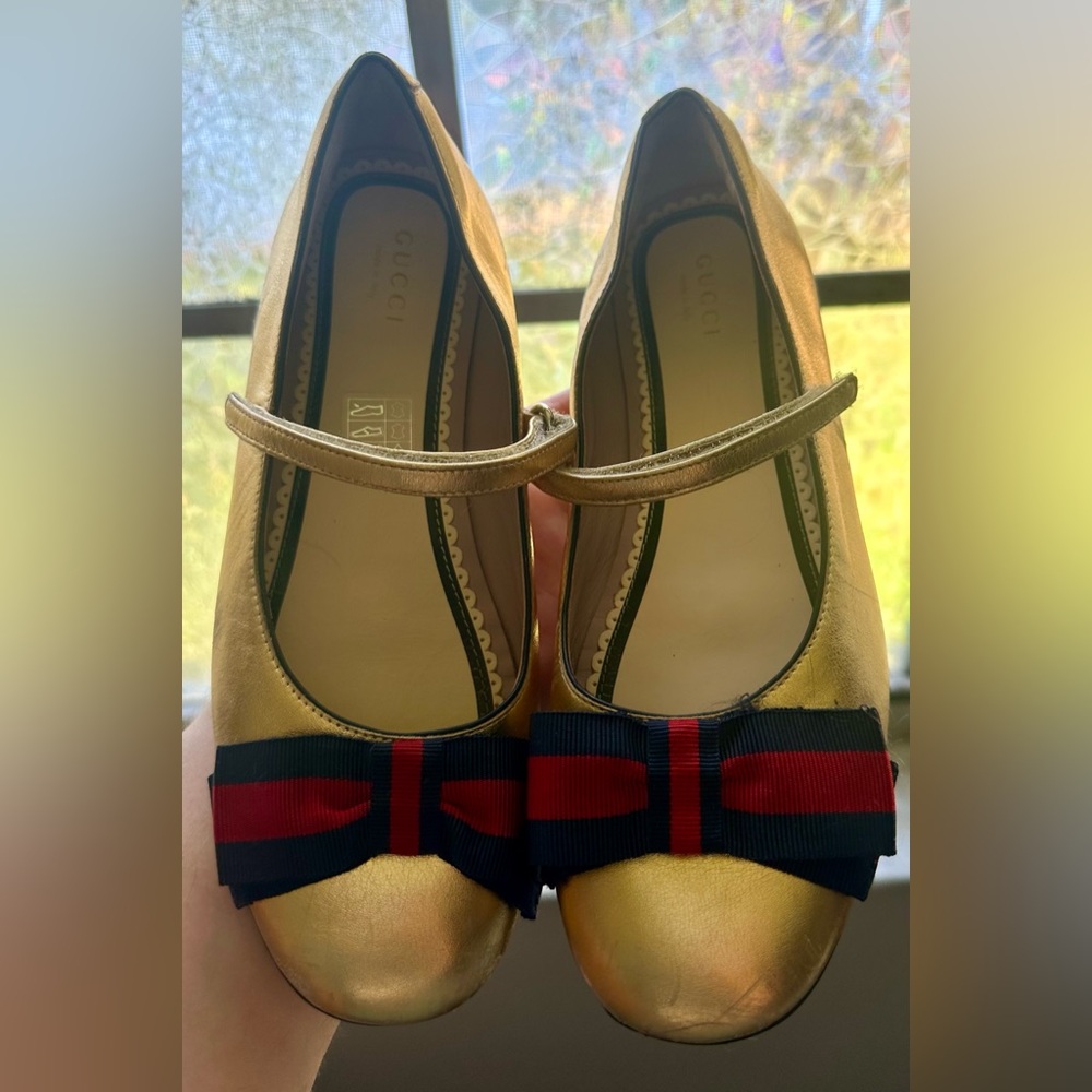 Gucci Kids Gold Mary Jane Shoes with Navy and Red Bow